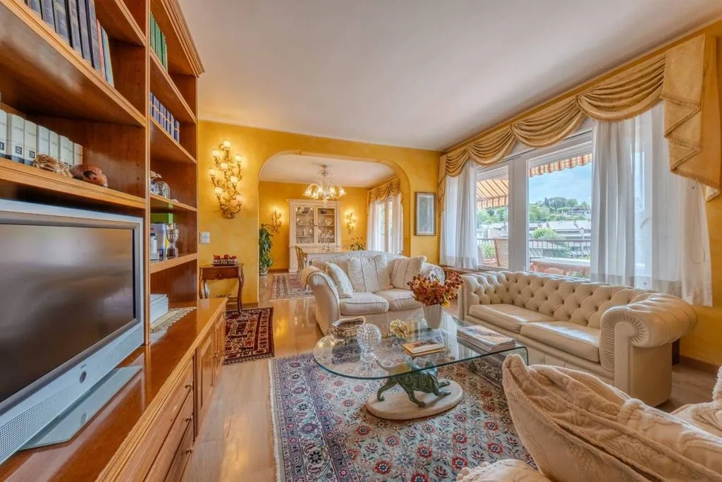 Elutuba - Luxury Penthouse with 4-Directional Views in Conegliano