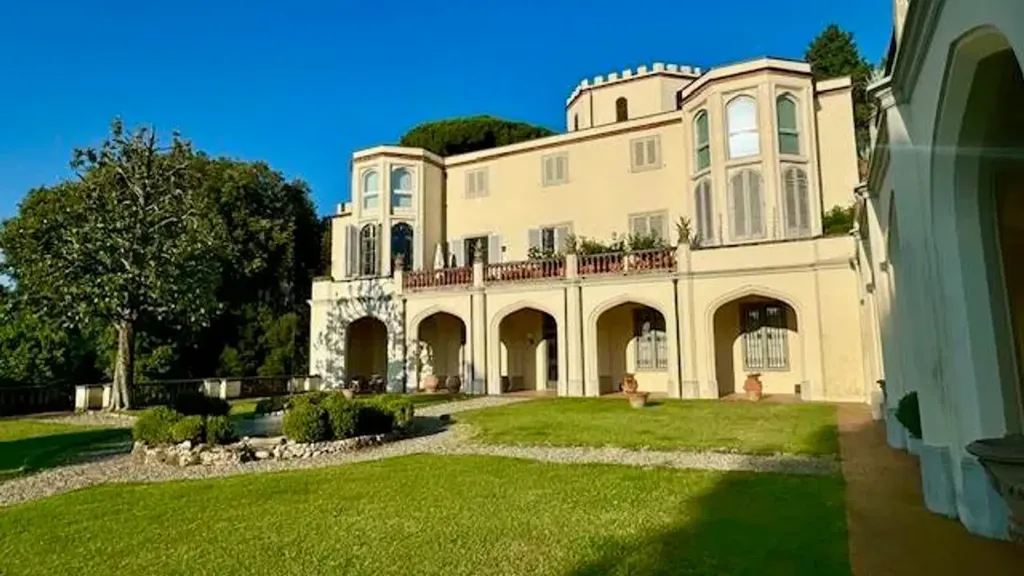 Exterior - Charming Apartment in Prestigious Villa, Florence