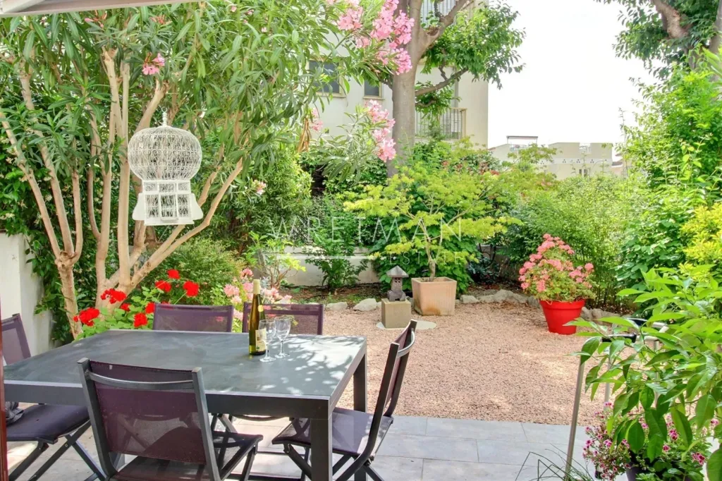 Terrace - Charming 3-Bed Apartment with Terraces in Nice