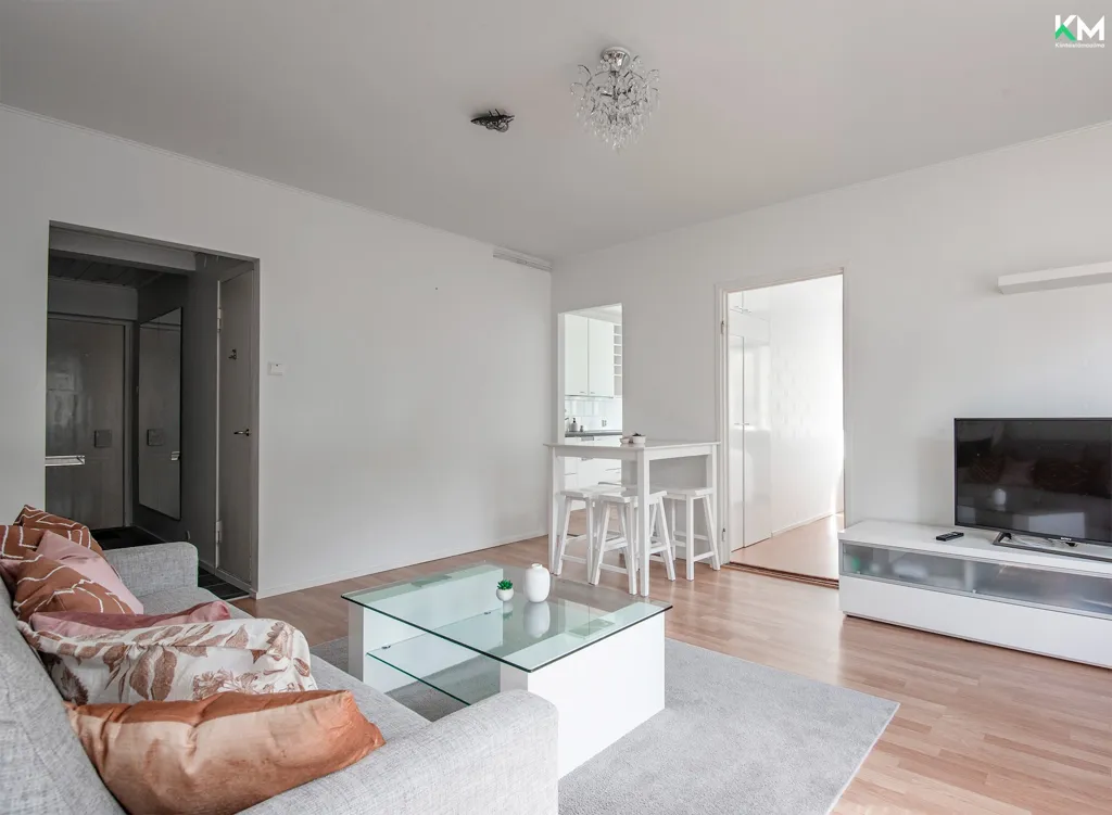 Elutuba - 3rd Floor Apartment with Balcony in Vasaramäki