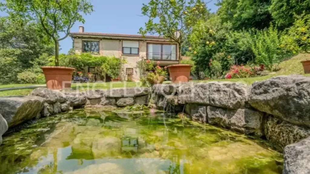 Aed - Rustic Villa with Garden in Follina