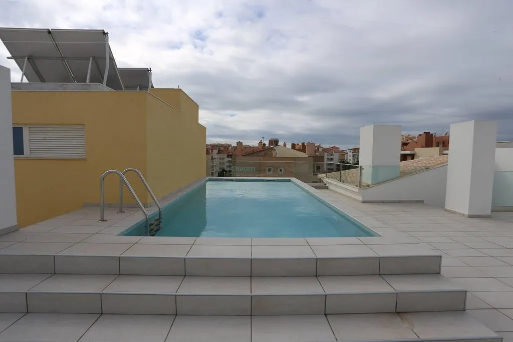 Bassein - Luxury Flat with Communal Pool in Lagos