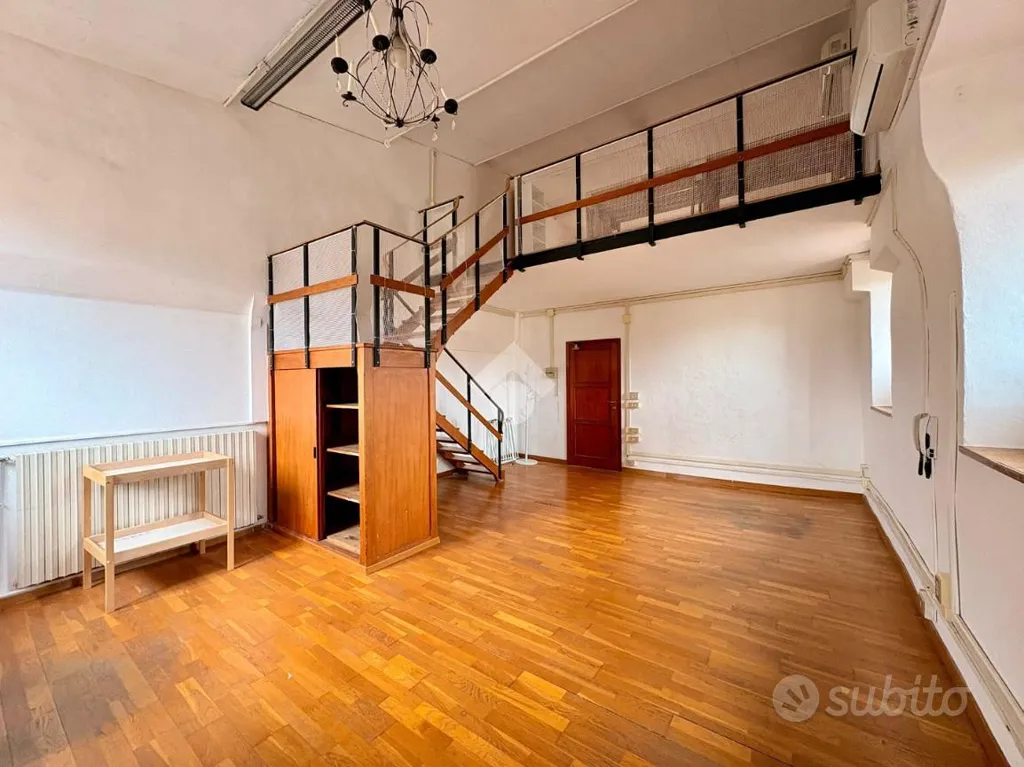 Séjour - Bright Storage Unit in Badia a Ripoli, Florence