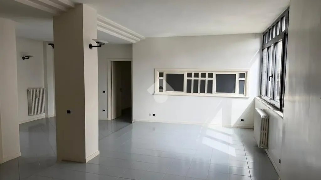 Pièces - Apartment with Balcony in Potenza