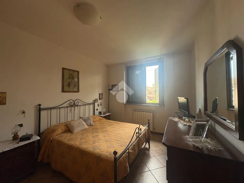 Chambres - 3-Room Apartment with Loggia in Landriano
