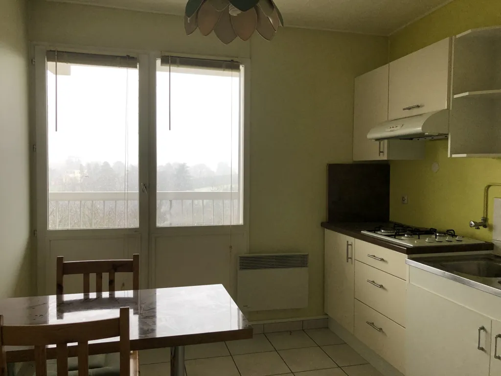 Köök - Apartment with Panoramic View in Francheville