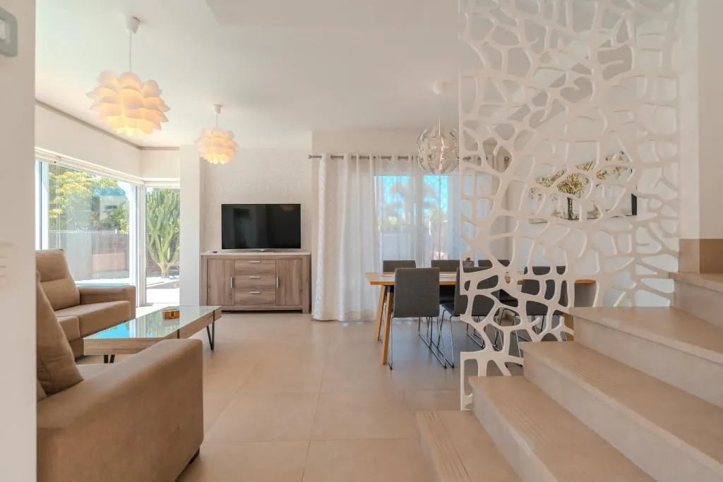 Elutuba - Luxury Villa with Pool in Playa Paraiso