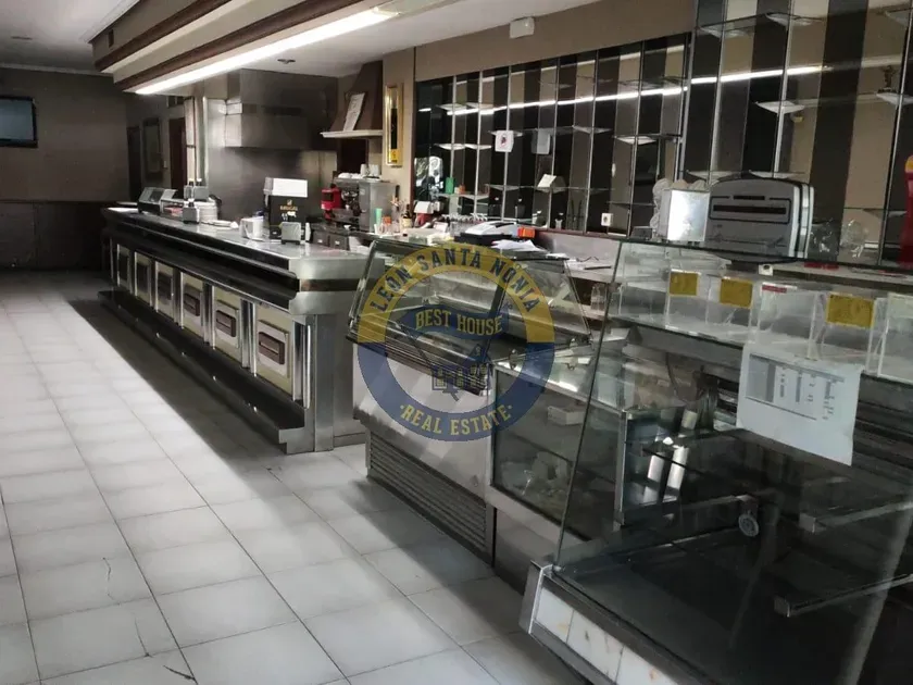 Pièces - Bar in León's District 6