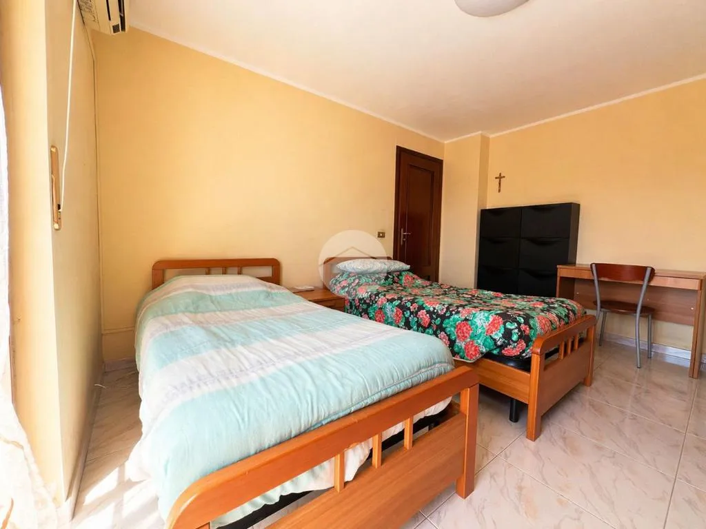 Chambres - Three-Bedroom Apartment with Balcony in Settimo