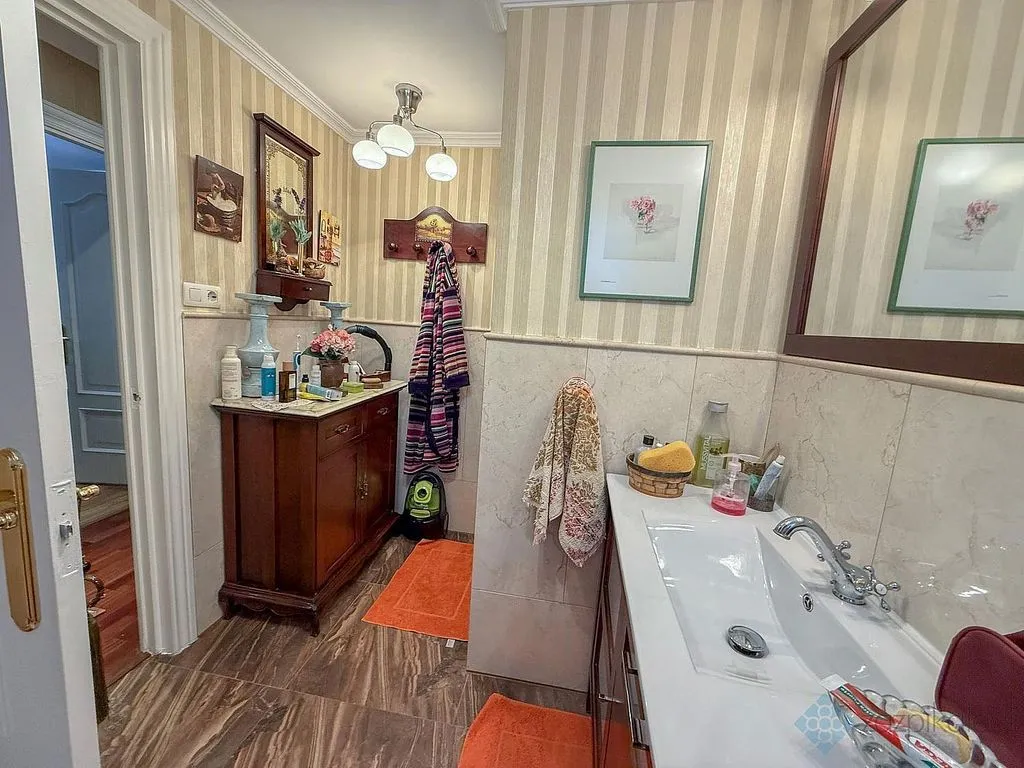 Bagni - Apartment with Balcony in Bilbao's Casco Viejo