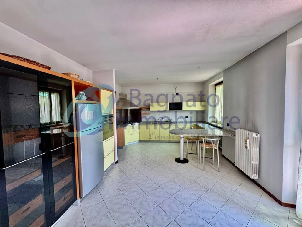 Cuisine - Spacious Apartment with Balcony in Casalino