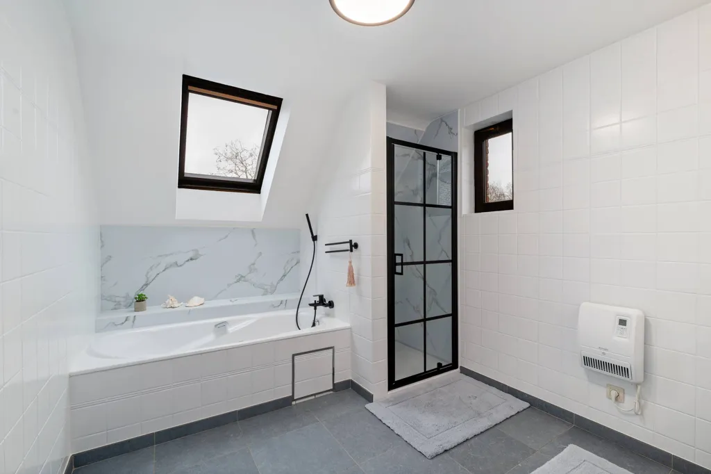 Salles de bain - Villa Spacieuse avec Grand Jardin à Diegem