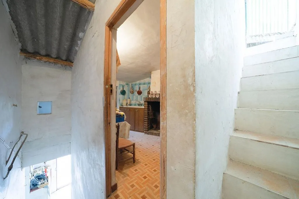Stanze - Rural House with Potential in Fortuna