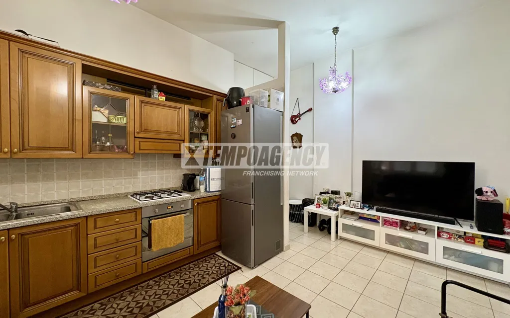 Köök - Ground Floor Flat with Double Aspect in Pieve Emanuele Centre