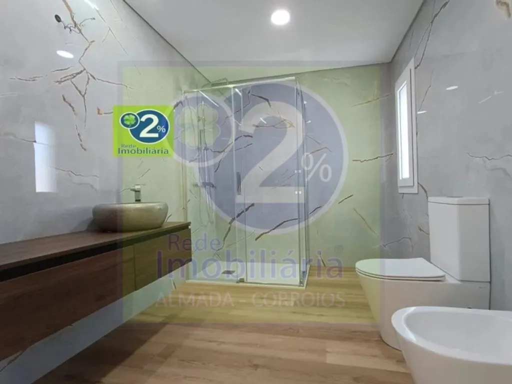 Luxury House with Pool in Charneca de Caparica