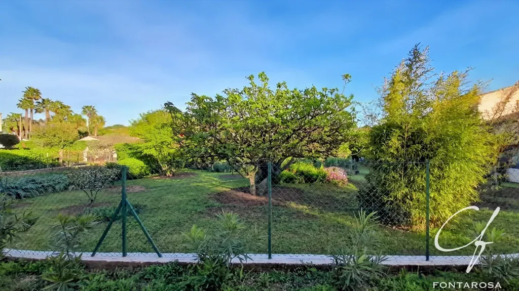Garden - Renovated Villa with Garden in Sainte-Maxime