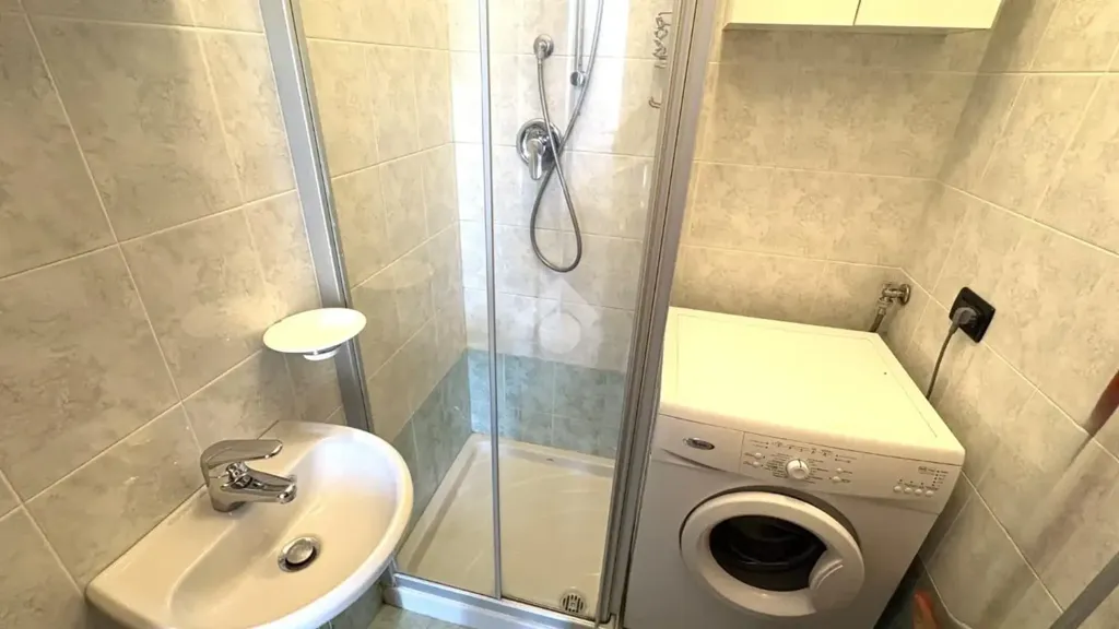 Salles de bain - Modern Apartment with Terrace in Senago