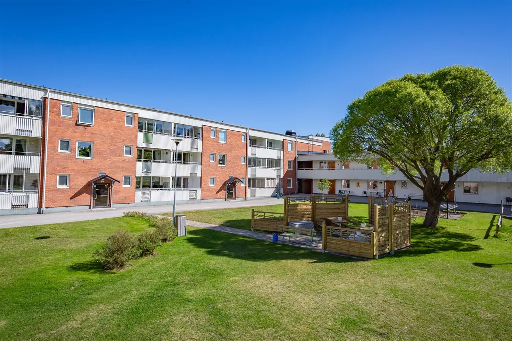 Garden - Central 2nd Floor Flat with Balcony in Sundsvall
