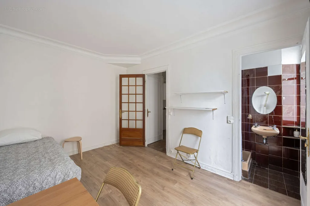 Magamistoad - Haussmannian Studio with Balcony in Paris 13