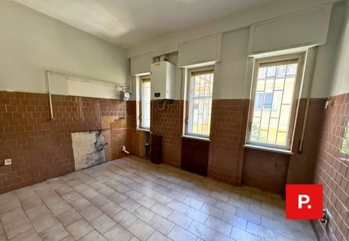 Pièces - Apartment for Renovation in Caserta Centre