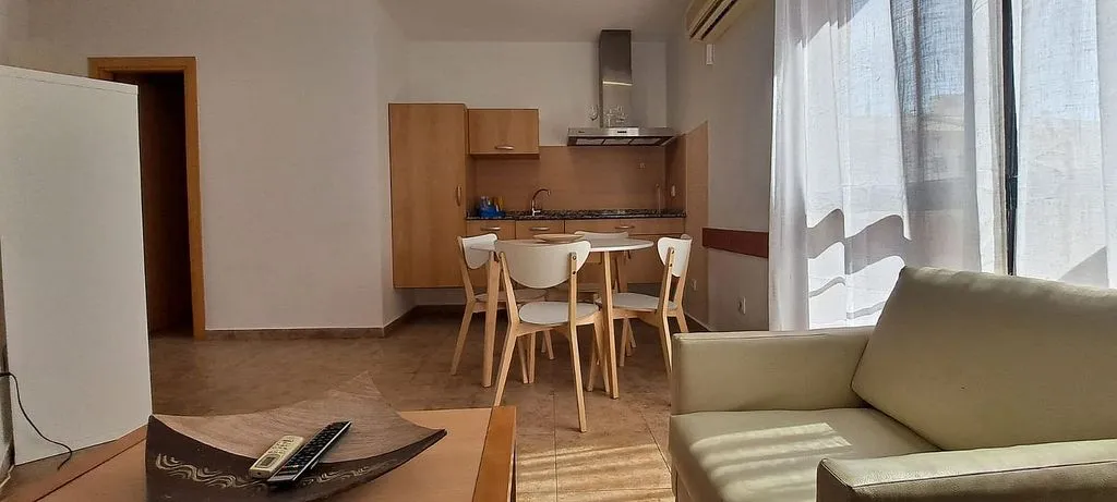 Soggiorno - 1-Bed Apartment with Pool on Avenida Del Decano