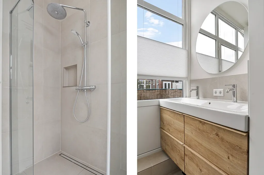 Bathrooms - 4-room apartment in 's-gravenhage