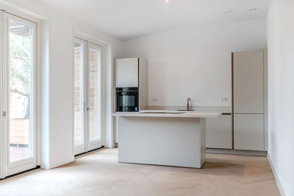 Kitchen - Modernised Three-Bedroom Flat with Garden in 's-Gravenhage