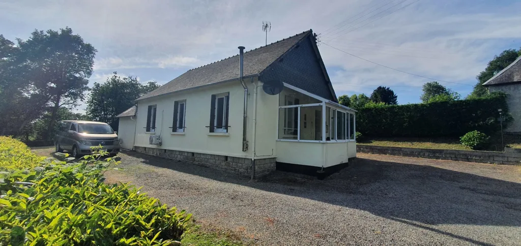 Extérieur - Maison de Plain-Pied avec Terrain Boisé à Callac