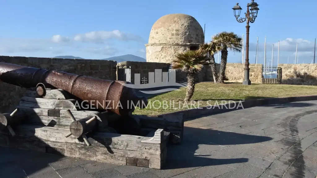 Jardin - Villa with Seafront Potential in Alghero
