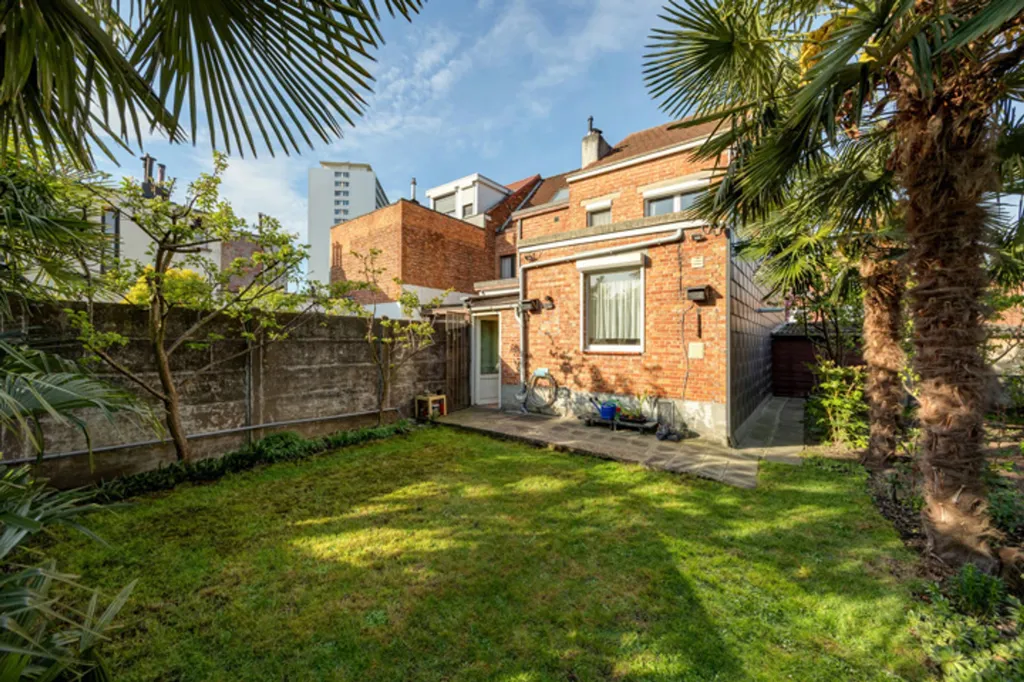 Jardin - Maison avec Garage Spacieux à Anvers