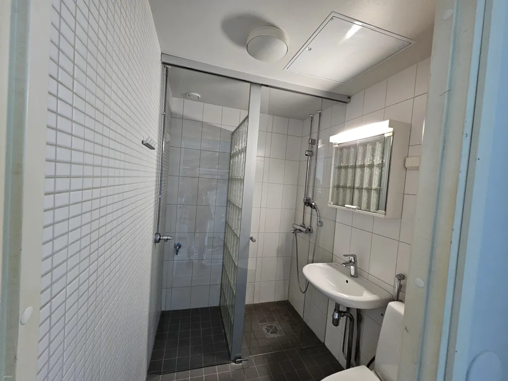 Vannitoad - Bright Studio Flat with Balcony in Espoo