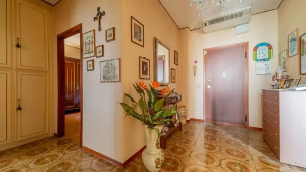 hallway_entrance