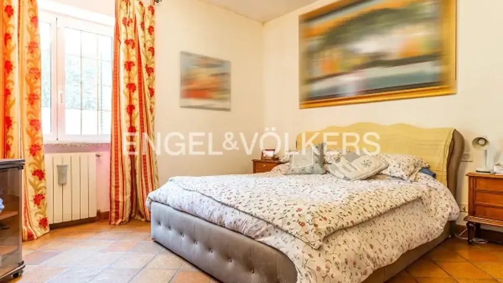 Chambres - Villa with Three Apartments in Guidonia Montecelio