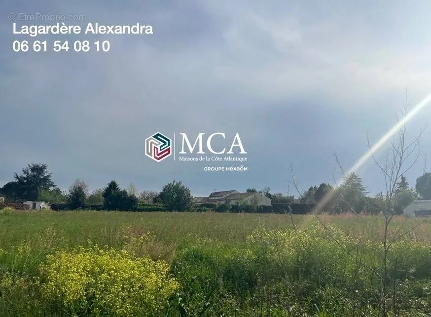 Garden - 900 m² Plot with Garden in Beaupuy