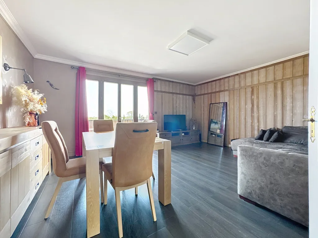 Sala da pranzo - Traversing Apartment with Balcony in Ghisonaccia Centre