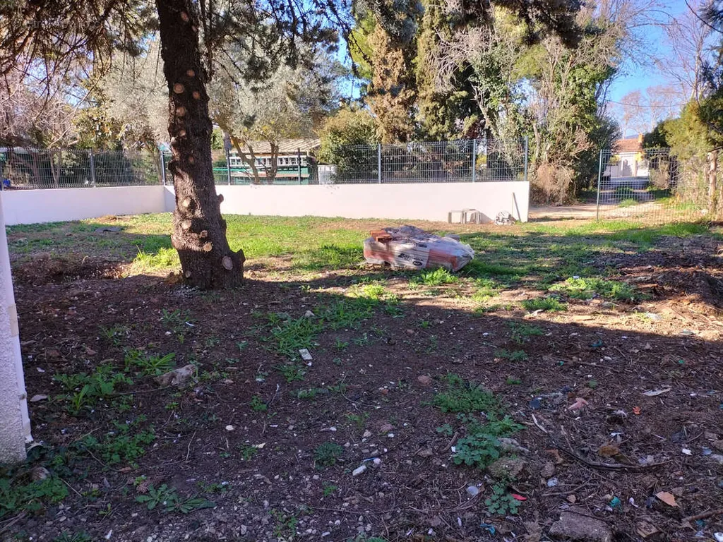 Aed - Building with Garden in Saint André de Sangonis