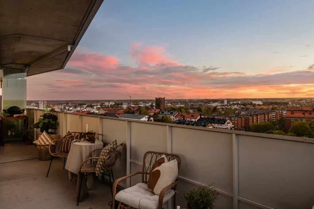 Balcone - Modern Apartment with West-Facing Terrace in Sundbyberg