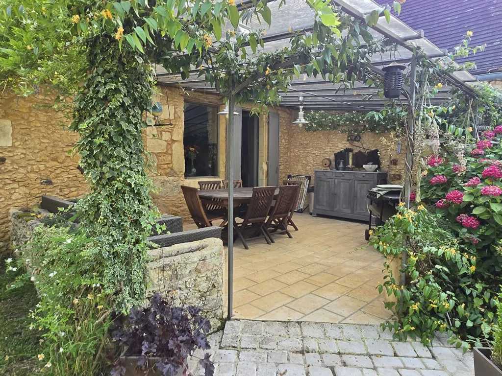 Terrasse - Propriété de Charme avec Jardin à Proximité du Périgord Noir