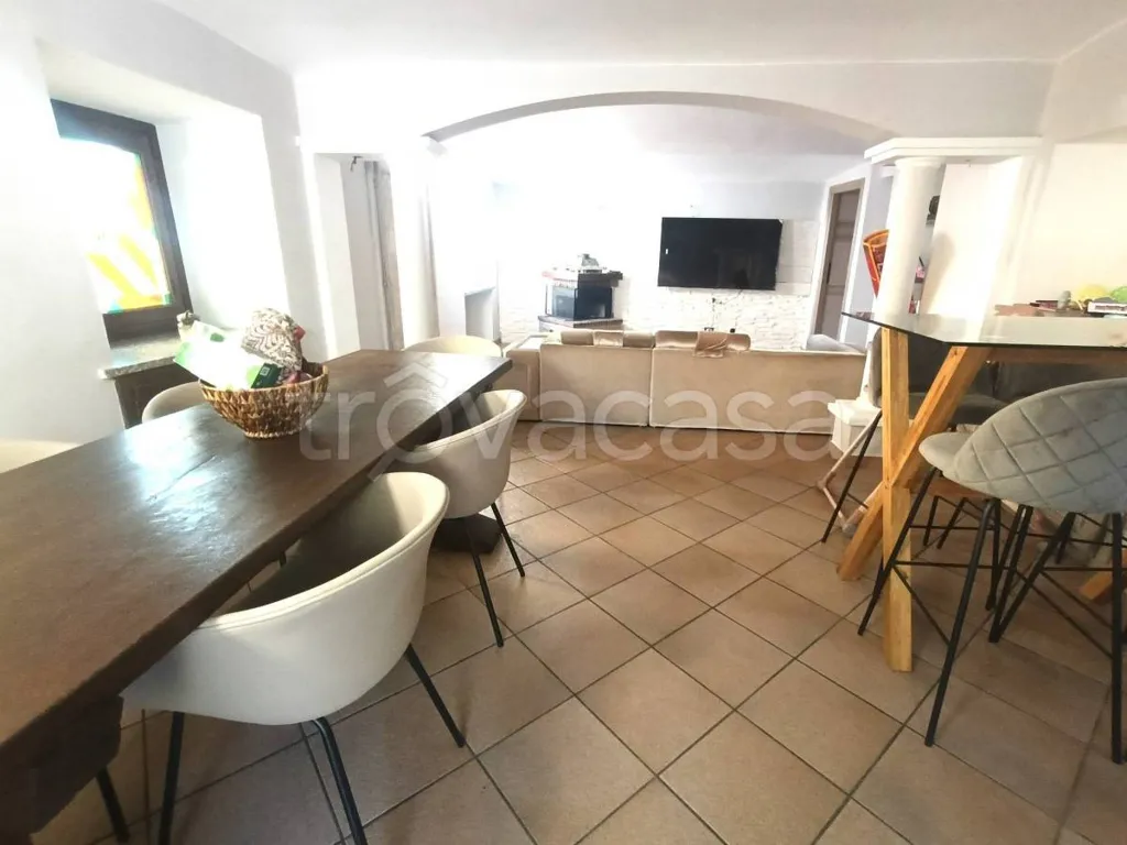 Salle à manger - Villa with Balcony Views in Giaveno