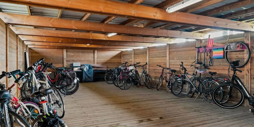 Garage - Appartement Neoclassique avec Terrasse à Ruddervoorde