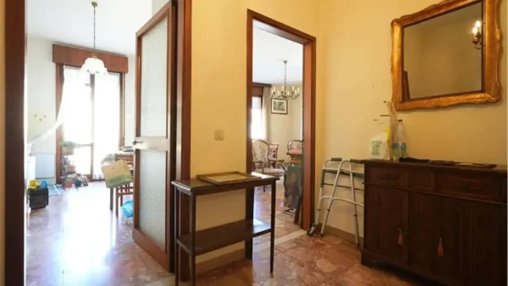 Esik - Quadrilocale with Balcony in Modena