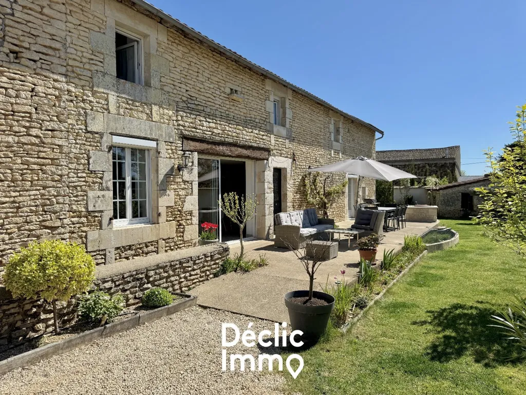 Terrass - Renovated Longère with Garden in Vouillé