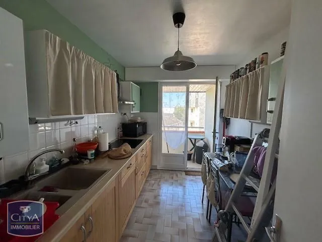 Cuisine - Appartement Meublé avec Balcon à La Roche-sur-Yon