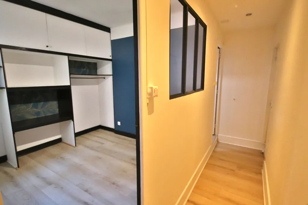 Hallway - Renovated 2-Bed Flat in Moulins Centre