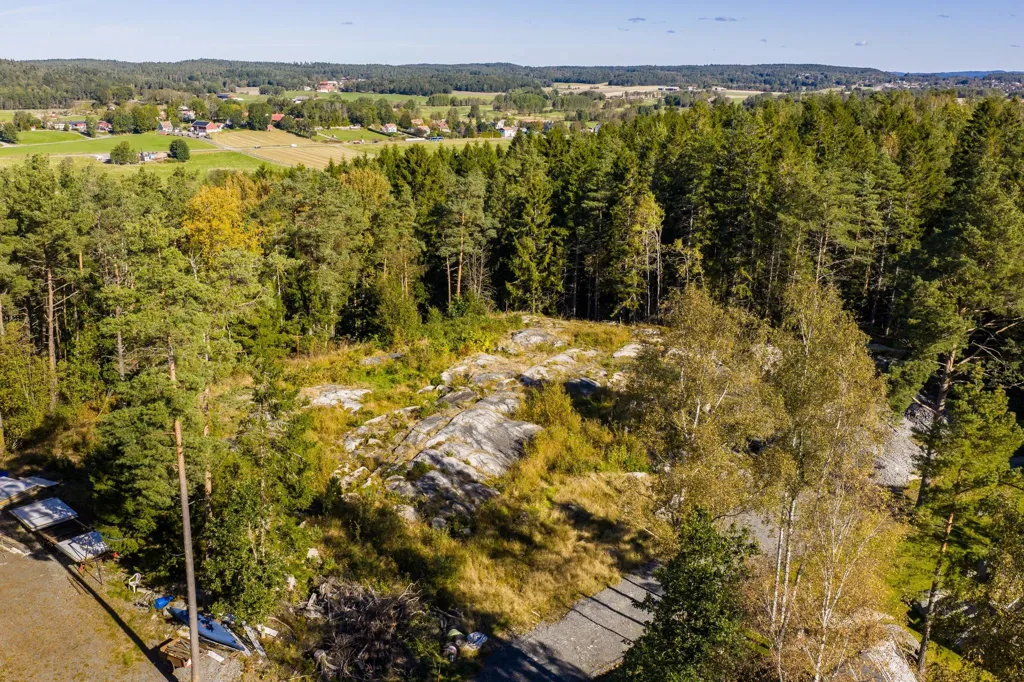 Õhuvaade - Generous Plot with Natural Setting near Gråbo