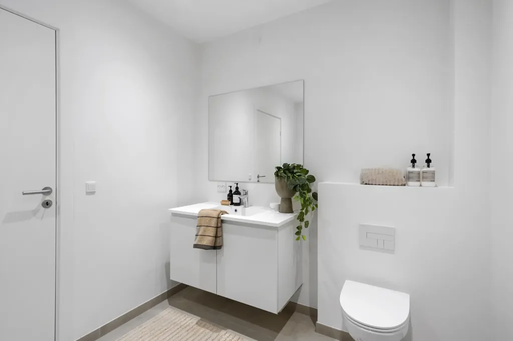 Bathrooms - Apartment with Balcony in Søagerhusene