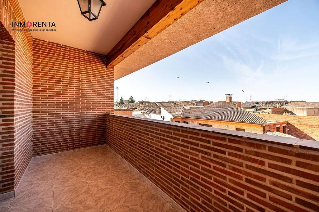 Rõdu - Detached House with Terrace in La Mata