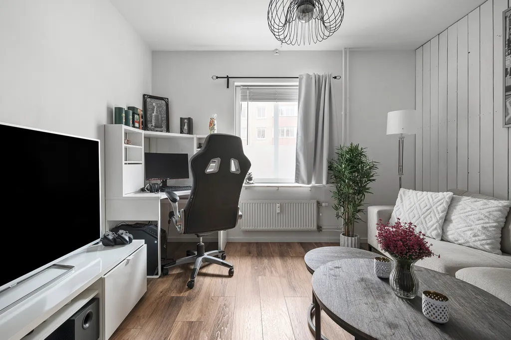 Bureau - Apartment with High Ceilings in Central Jakobsberg
