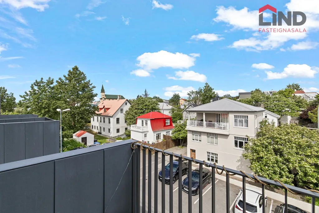 Balcone - Studio Apartment with Sea View in Hafnarfjörður