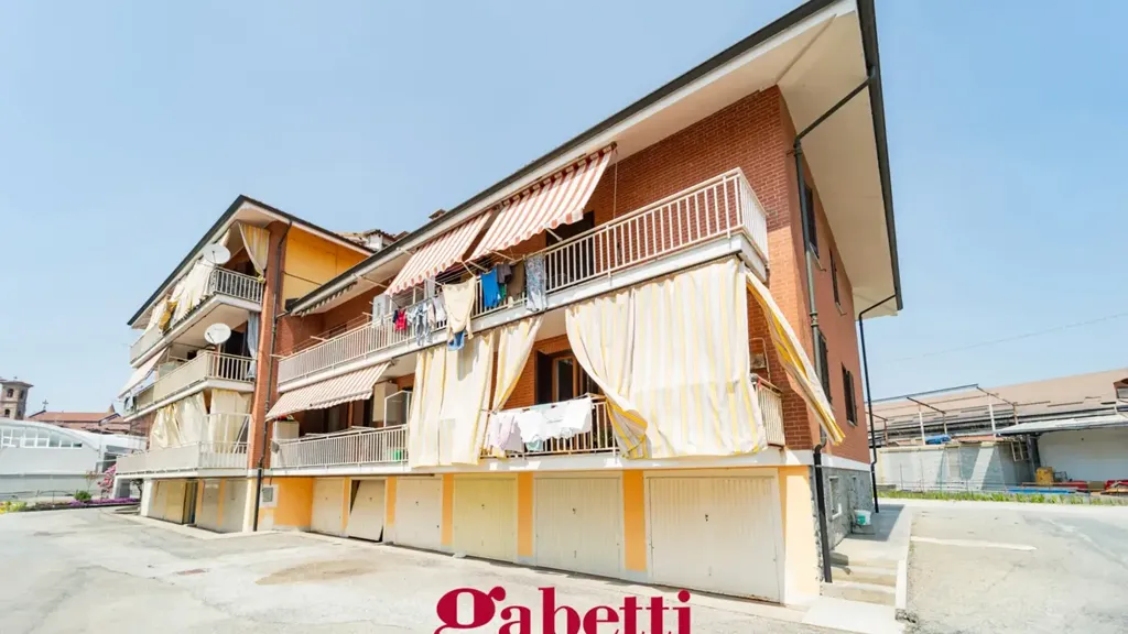 Välivaade - First-Floor Flat with Two Balconies in Cavallermaggiore